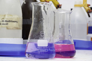 Labor Titration Titrationen Konzentrationen Manganphosphat Zinkphosphat Passivierung Gleitbeschichtung Gleitmo beizen entfetten Passivitätsprüfung Prüfungen Pruefungen 