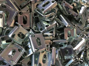Dickschichtpassivierung Passivierung verzinken Verzinkung dickschichtpassivieren Galvanik Lohnbearbeiter Lohnbearbeitung Trommelteile Trommelware Gestellteile Gestellware